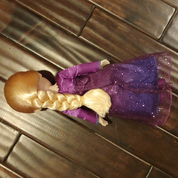 NWOT Musical Elsa Doll - Picture 2 of 2